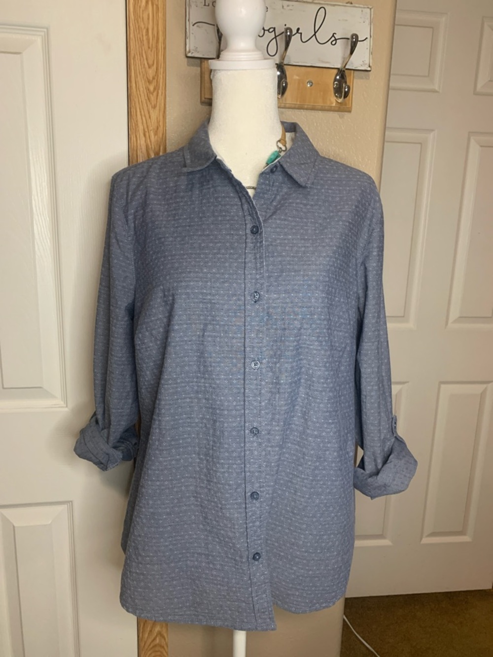 LAURA SCOTT Light Blue Button-Down Shirt with Subtle Dot Pattern Tab Sleeves